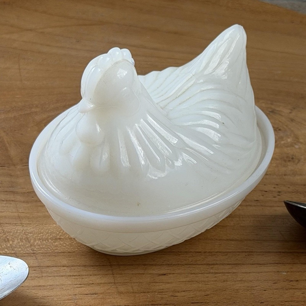 Indiana Milk Glass‎ Hen on Nest Beaded Edge Covered Dish White Vintage